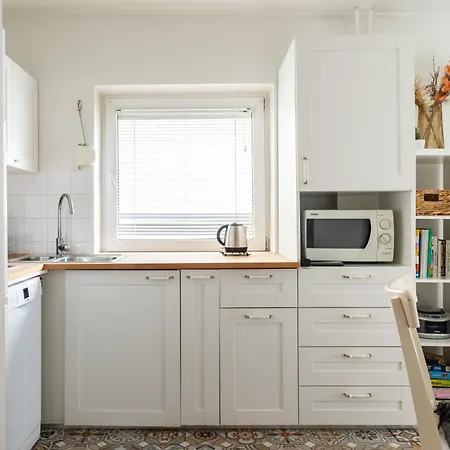Comfortable Victus Close To The By Renters Апартаменты *